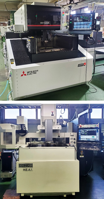 ワイヤ放電加工機